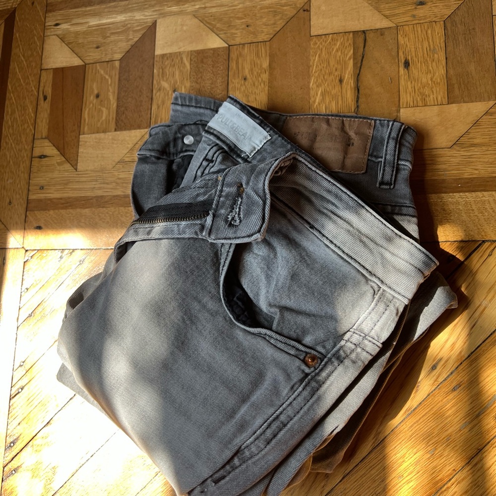 Pull & Bear grey jeans. Never worn (except here) only washed. 31 waist.